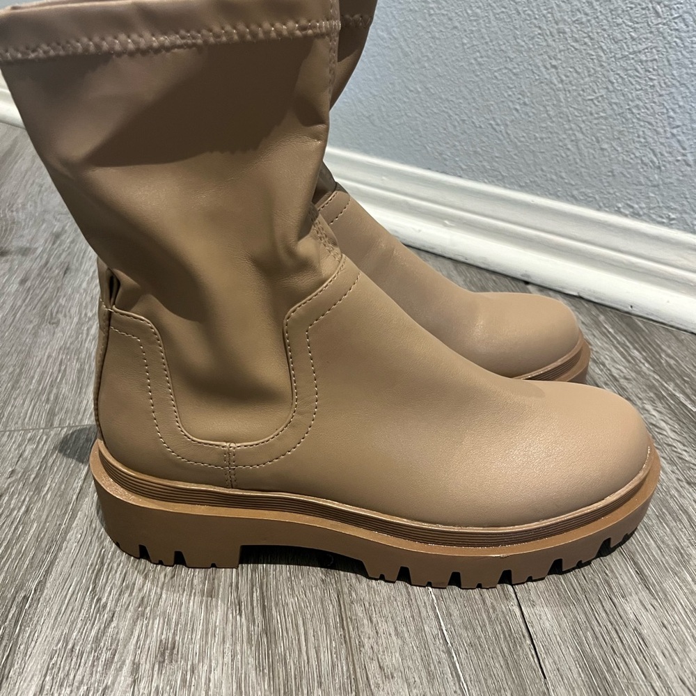 Tan lug-sole, sock style boot